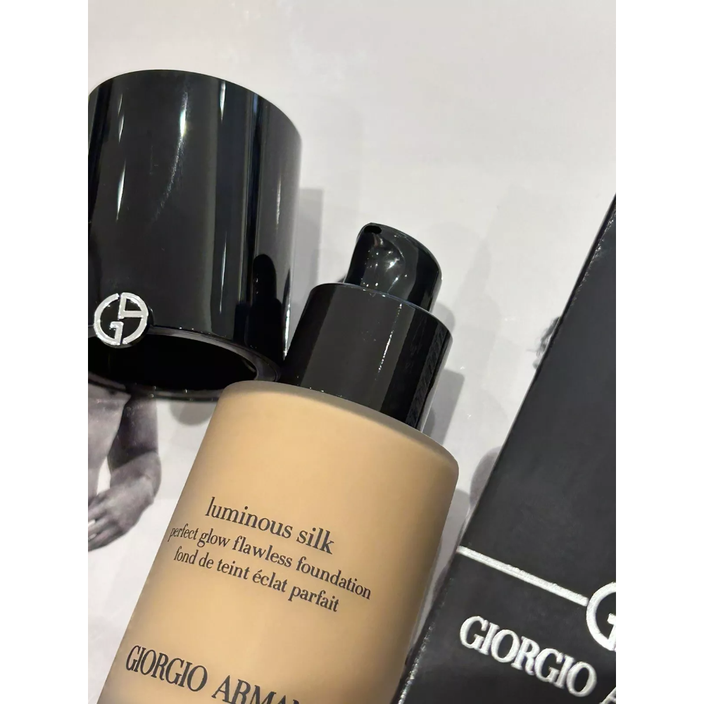 Armani Luminous Silk Foundation