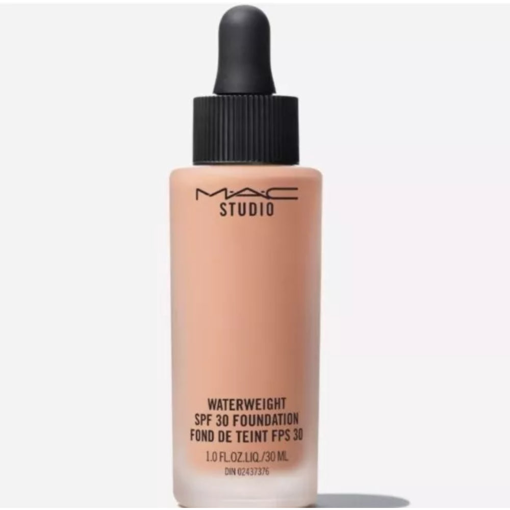 MAC Studio Waterweight Foundation SPF30